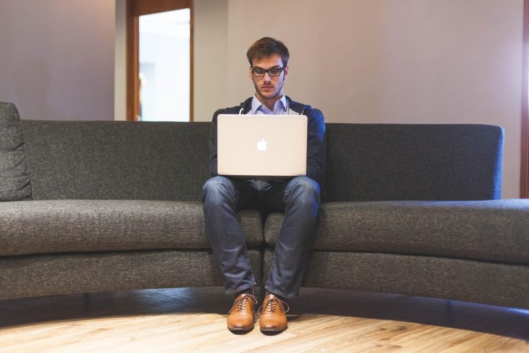 Tax Deductions and Write-Offs for Freelancers in 2025 (USA Guide)