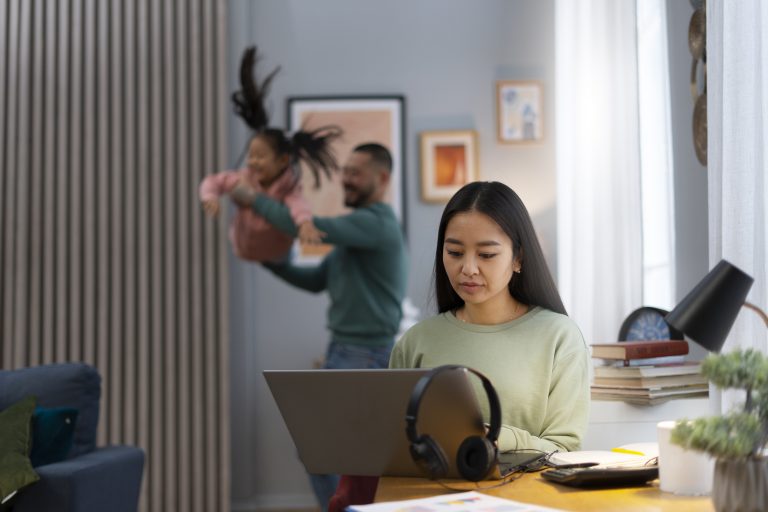 Best Side Hustles to Make 0+/Month in the USA (2025)