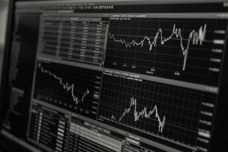 How Compound Interest Builds Wealth Over Time (2025 Guide)
